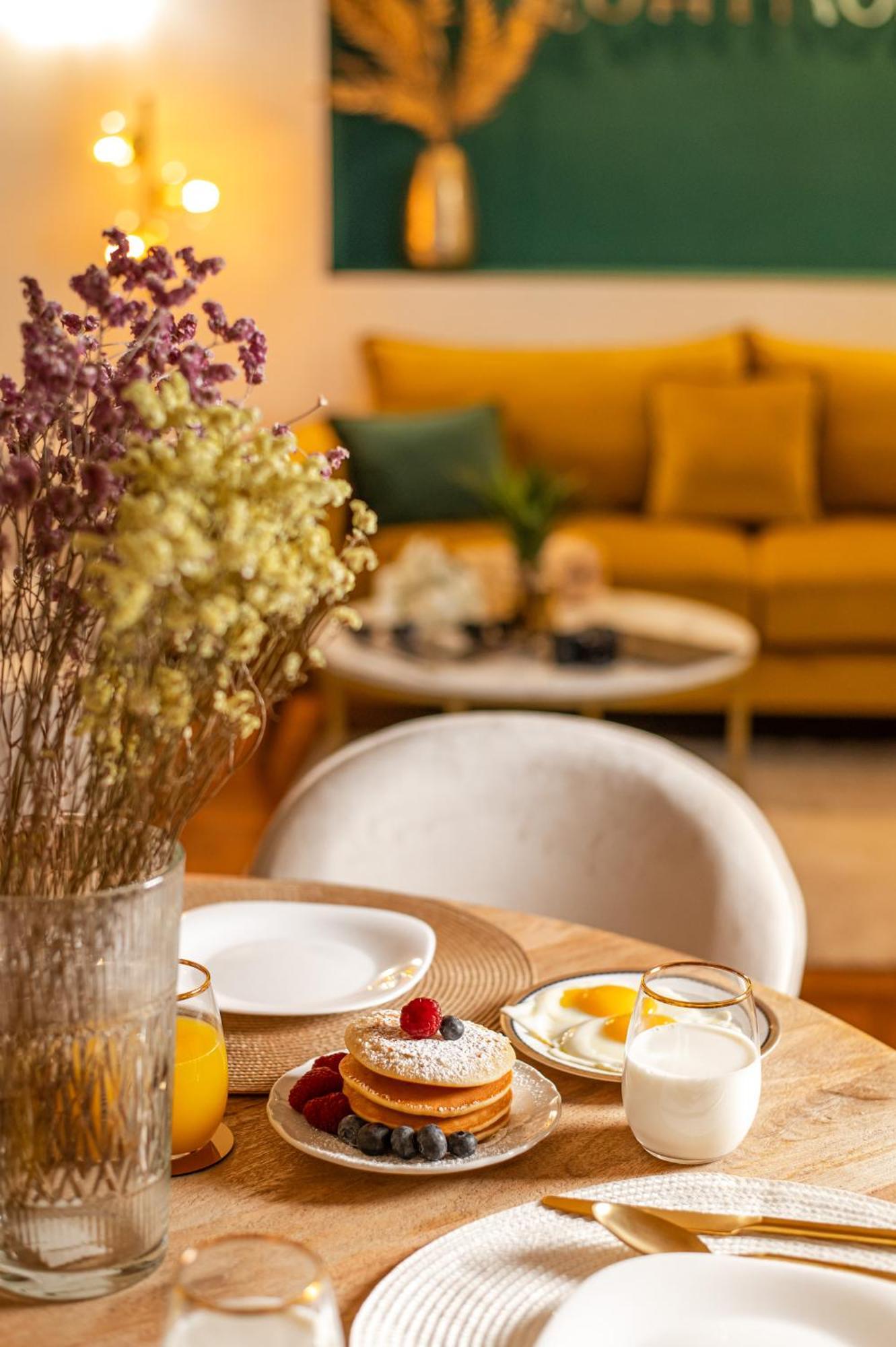 Quatrum Apartment Napoli Bagian luar foto