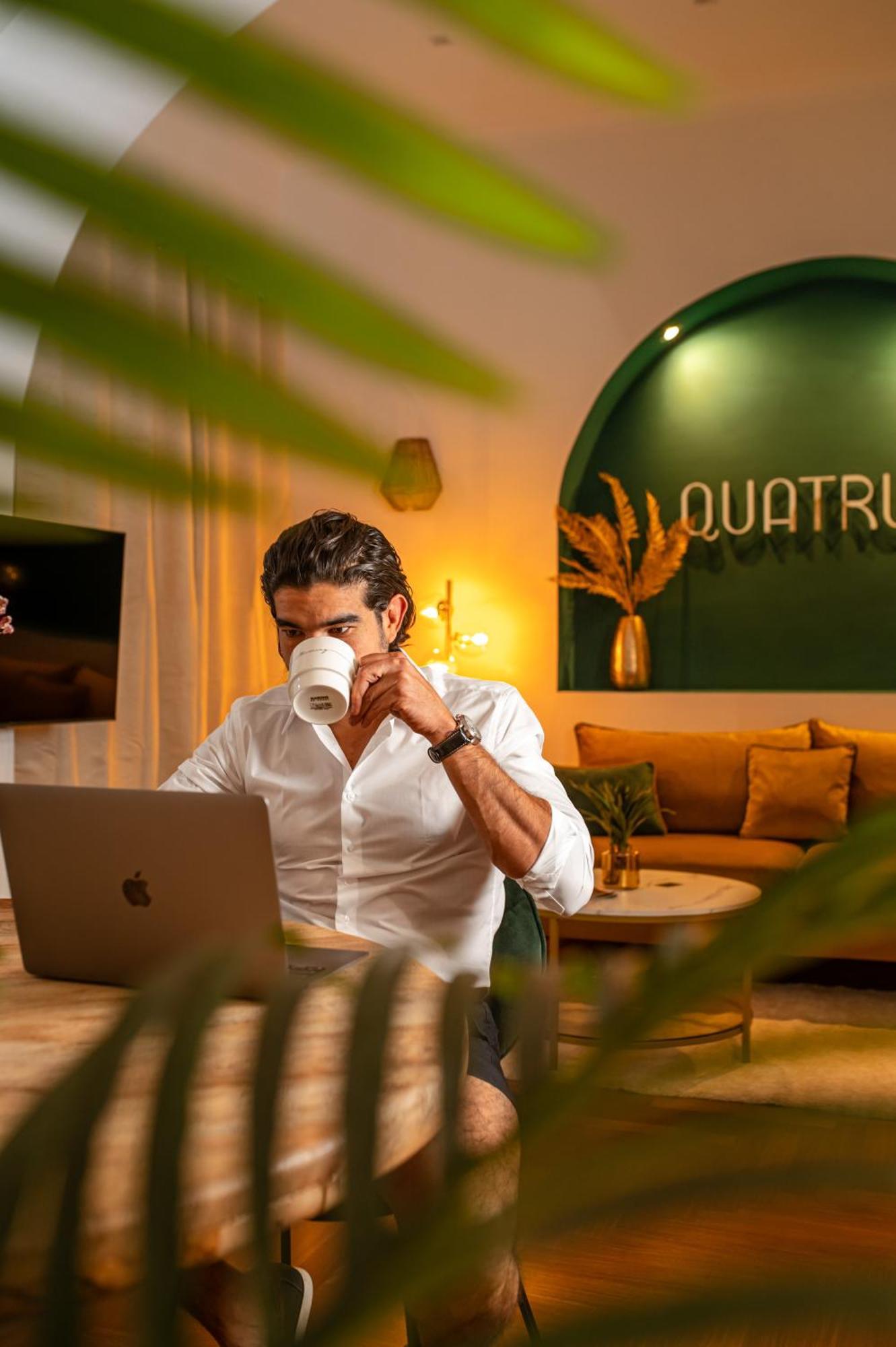 Quatrum Apartment Napoli Bagian luar foto