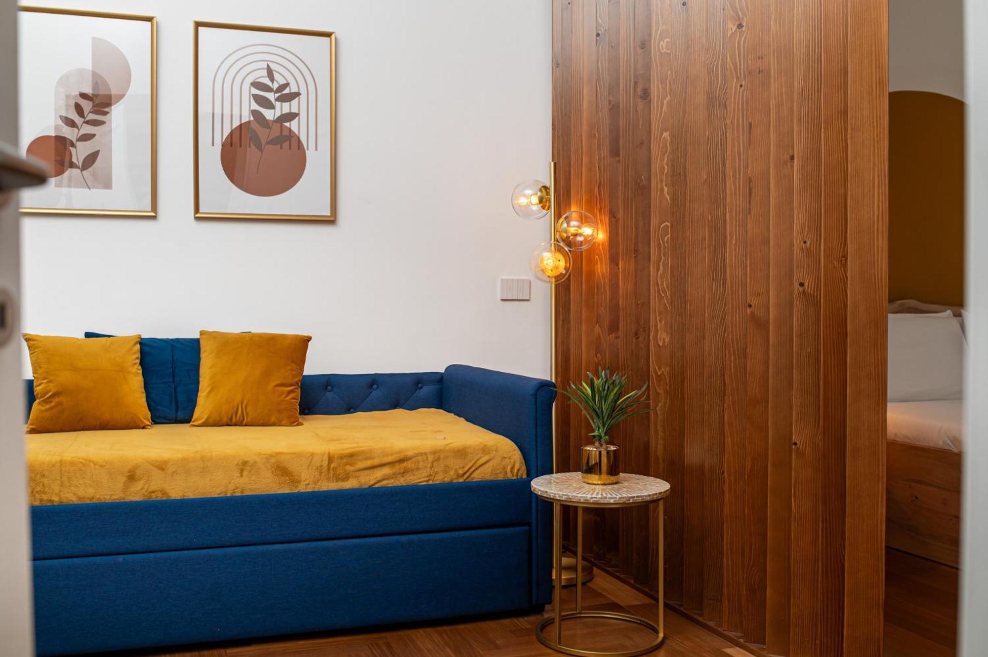 Quatrum Apartment Napoli Bagian luar foto